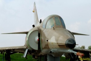 מטוס הכפיר בכניסה למוזיאון חיל האויר בחצרים