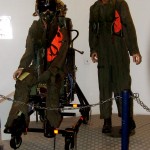 בובות מולבשות בסרבלי טיסה המשמשות טייסי קרב