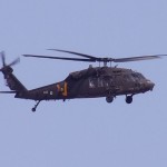 מסוק עטלף בעת מעופו מעל מוזיאון חיל האויר בחצרים