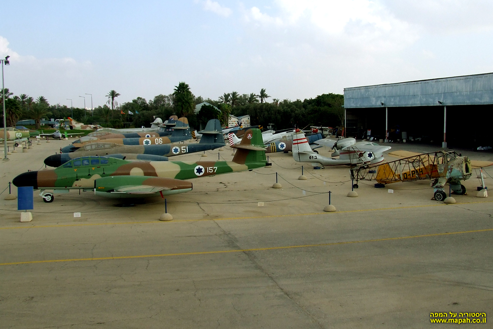 שורות המטוסים ברחבת מוזיאון חיל האויר חצרים