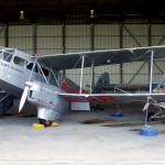 אחד מהמטוסים המוצגים בסככות המוזיאון בחצרים