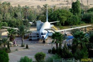 מטוס הראם 707 המשמש להצגת סרטי וידאו