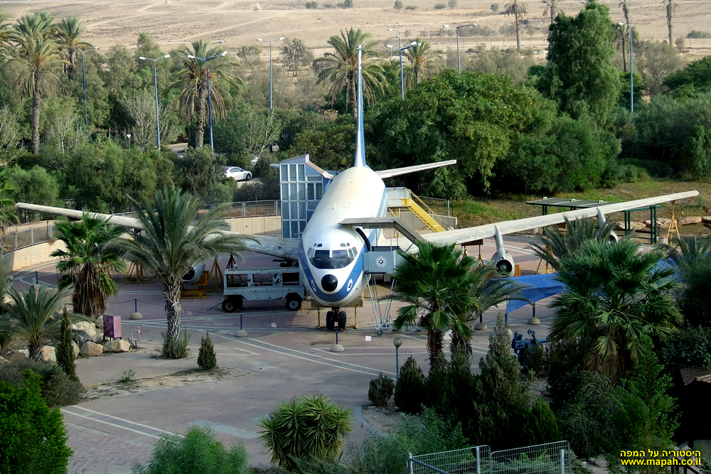 מטוס הראם 707 המשמש להצגת סרטי וידאו