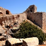 המגדל המערבי של מבצר נמרוד ודרך הגישה אליו