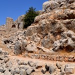 מבט אל שביל הגישה למגדל הדרומי בקלעת נמרוד