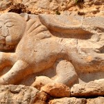 תבליט אריה שאותר במהלך חפירות בקלעת נמרוד