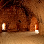 אחד מהאולמות השוכנים מתחת למגדלי השמירה במבצר נמרוד