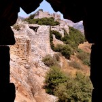 מבט אל חומות העיר המערביים כדרך צוהר ממגדל המערב