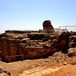 מבט למגדל השמירה המערבי של מצודת נמרוד