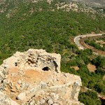 קצה המגדל הצפוני והנוף הנשקף מתחת