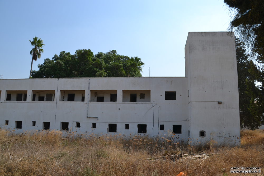 בקומה הראשונה מגורים אירעיים ובשנייה משרדים