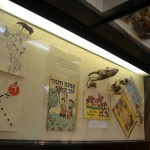 פריטים ומשחקים שונים בתצוגה במוזיאון מזכרת בתיה