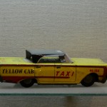 מכונית צעצוע עשויה פח שהיתה נמכרת בשנות הארבעים לישראל