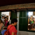 מבקרים במוזיאון מזכרת בתיה במהלך פעילות "ויקיפדיה אוהבת אתרי מורשת"