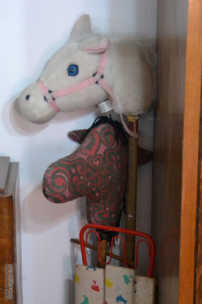 ראש סוס על מקל , מוזיאון מזכרת בתיה