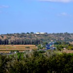 פיתולי כביש 40 למרגלות גבעות מר'ר הסמוכות לגבעת ברנר , מצולם מתל קטרה