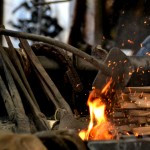 ויש לנו אש !!! , בשולחן הגחלים לחימום הברזל בנפחיית אשבל במזכרת בתיה