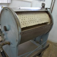 מכונת הכביסה על צירה במכון איילון