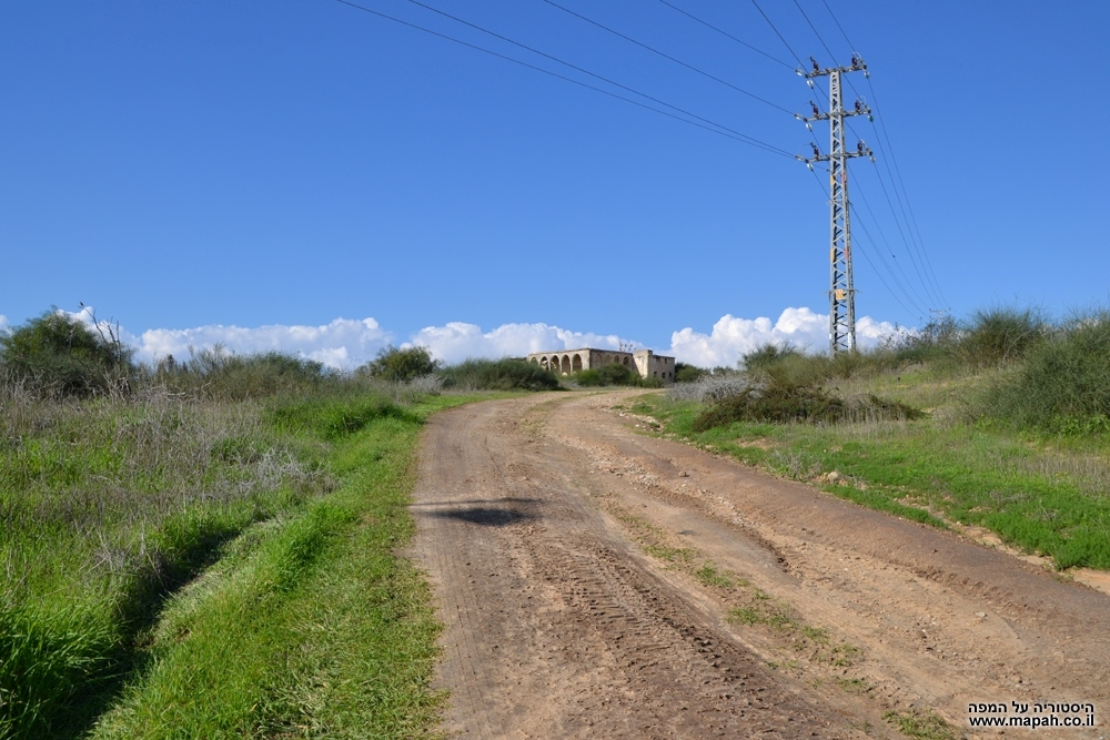 הדרך העולה אל בית הקשתות קיבוץ זיקים - חוף אשקלון