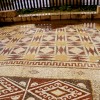 רצפת הפסיפס המעטרת את הכניסה לארמון בקיסריה - צילום: אפי אליאן