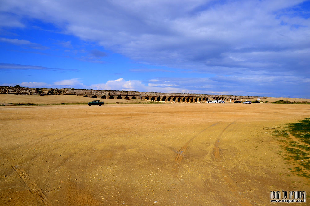 Caesarea aqueduct האקוודוקט בחוף קיסריה - צילום: אפי אליאן