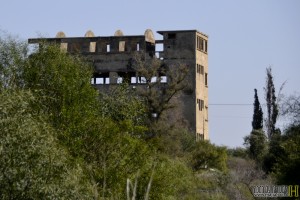 בניין מפקדת חסן סלמה בבאר יעקב - צילום: אפי אליאן