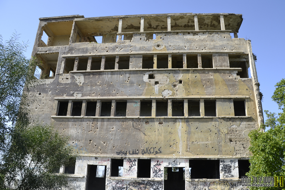 בניין מפקדת חסן סלמה בבאר יעקב - צילום: אפי אליאן