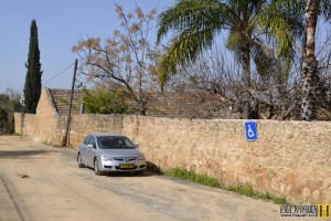 חומת המתחם הדרומית של פרדס מינקוב