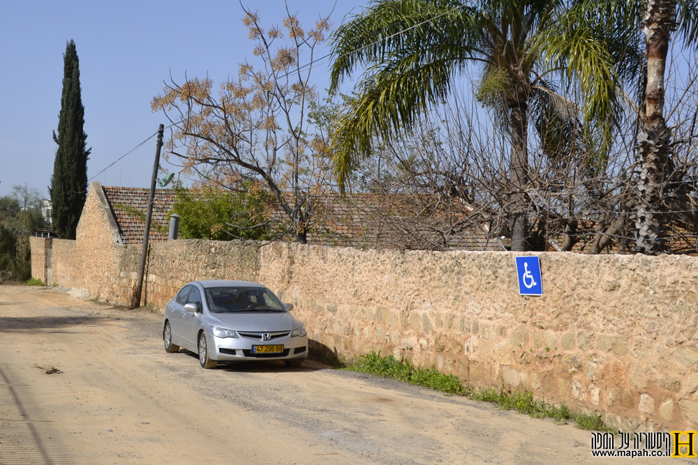 חומת המתחם הדרומית של פרדס מינקוב