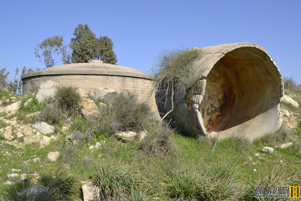 שרידי מבנים בריטים שהשתייכו לשדה התעופה של חיל האויר הבריטי R.A.F בבארי - צילום: אפי אליאן