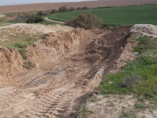 השחתת אתר ארכיאולוגי בתל מארבים - צילום: באדיבות היחידה למניעת שוד ברשות העתיקות