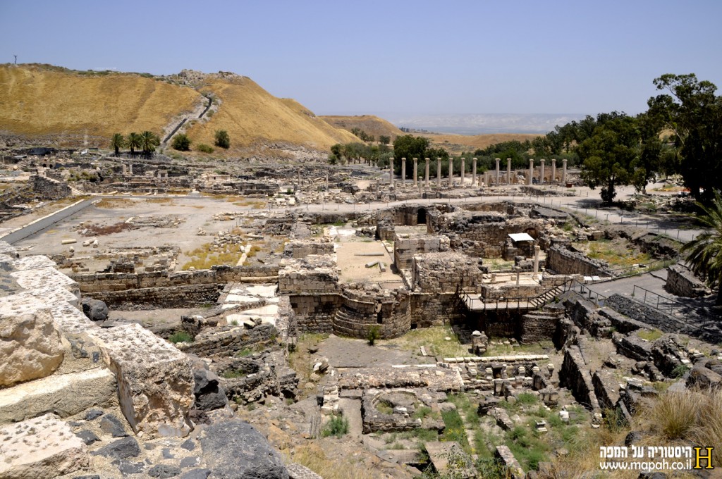 מבט לעיר מאחורי האמפי תאטרון בתל בית שאן