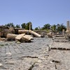 עמודי המקדש הרומי שנפלו ברעידת האדמה הגדולה
