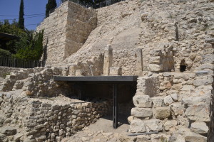 שרידי מבנה בעיר דוד - צילום: אפי אליאן
