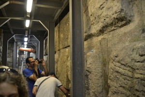 חומת הקיר המערבי באחת ממנהרות עיר דוד - צילום: אפי אליאן