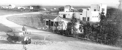 עפולה ובמרכזה תחנת משטרת עפולה הראשונה תחילת שנות השלושים - מקור: ארכיון עיריית עפולה