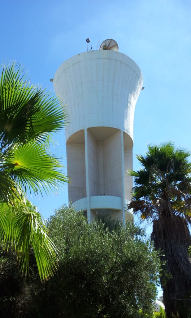 מגדל המים בעיר קרית מלאכי - צילום: אפי אליאן