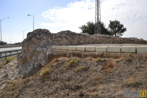 קצה אמת המים שנקטע בגין סלילת כביש 6 - צילום: אפי אליאן