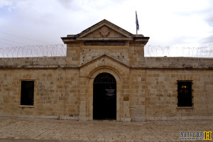 שער הכניסה למוזיאון אסירי המחתרות: צילום: אפי אליאן