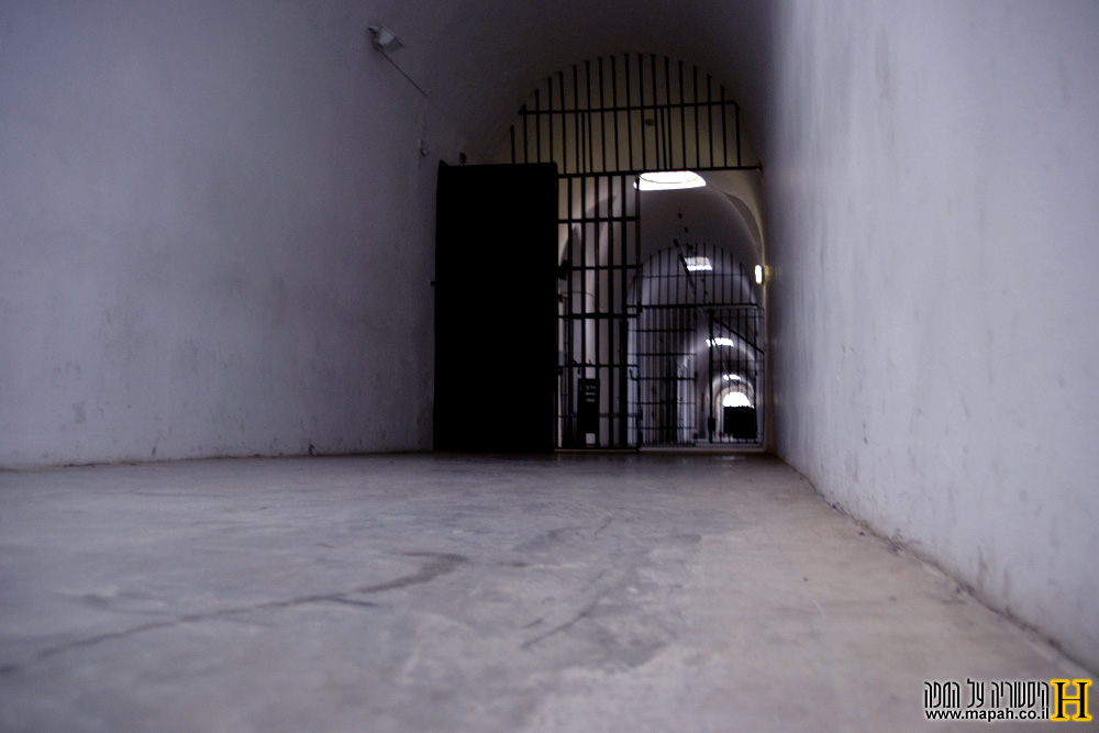 פרוזדור הכניסה למוזיאון אסירי המחתרות - צילום: אפי אליאן