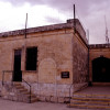 החצר הדרומית במוזיאון אסירי המחתרות - צילום: אפי אליאן