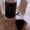 כלי לאכסון מים במוזיאון אסירי המחתרות - צילום: אפי אליאן