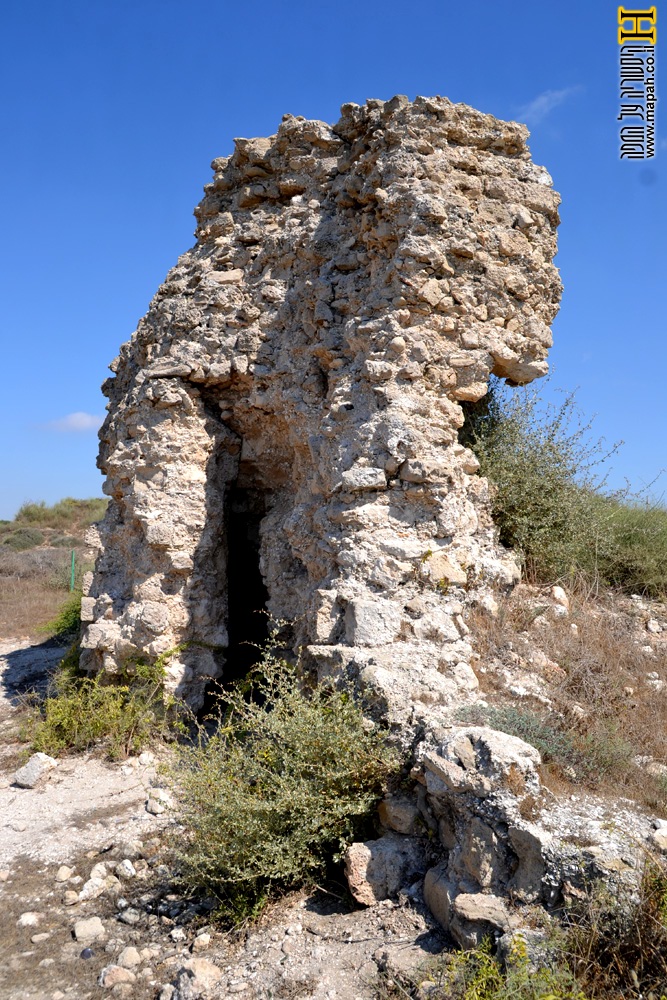 חומת העיר הדרומית - תל אשקלון - צילום: אפי אליאן