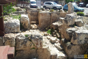 שרידי החדר הפושר והקר בבית המרחץ - צילום: אפי אליאן