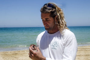 המציל מאיר אמשיק עם הנר שמצא