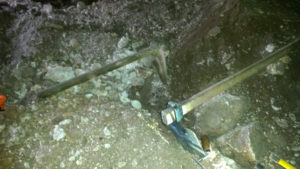 כלי החפירה שנתפסו. השודדים גרמו נזק רב לשכבות העתיקות. צילום: ניר דיסטלפלד