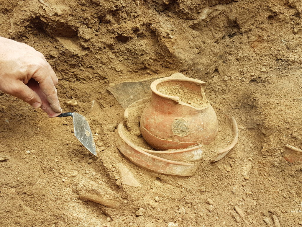 הכלים שנמצאו באתר הקדום צקלג - צילום-משלחת החפירות לחורבת אל-רעי