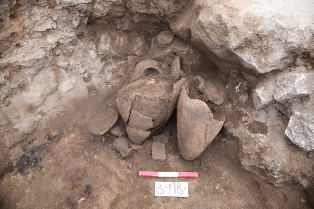 חלק מהכלים שנחשפו באתר הקודם צקלג - צילום-משלחת-החפירות-לחורבת-אל-רעי