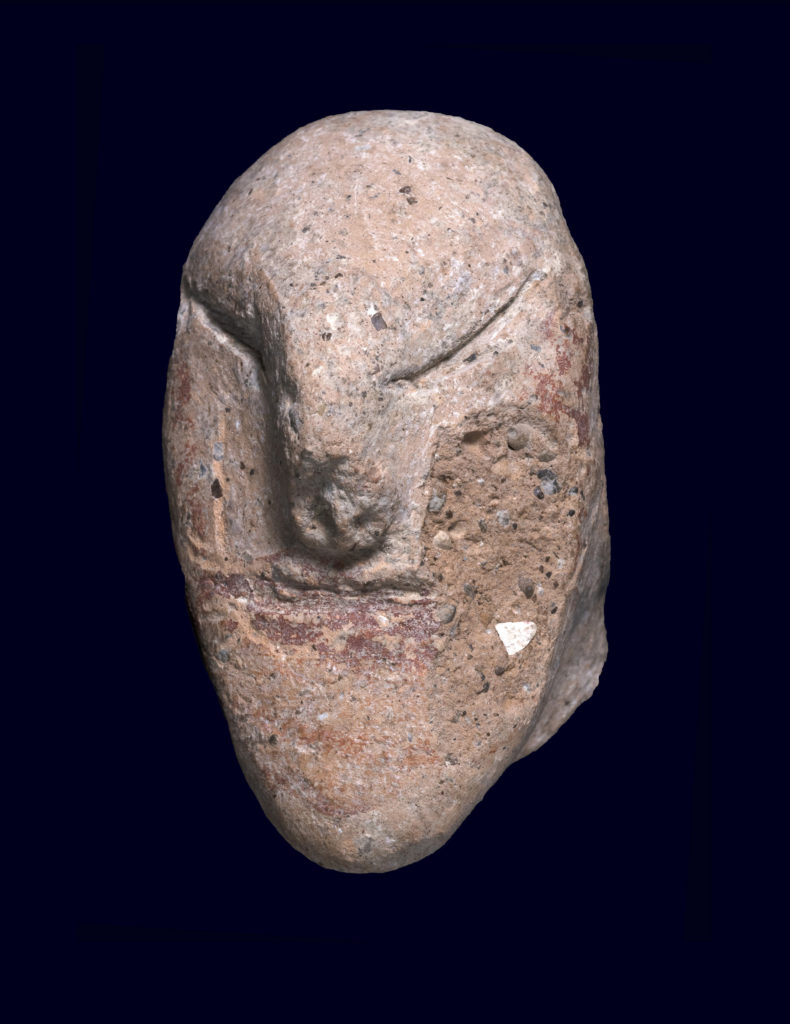 צלמית ראש אדם מלפני 5,000 שנה. צילום סטודיו: קלרה עמית