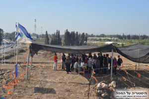 קבוצת מבקרים בסיור מקביל